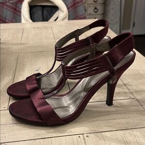 Kenneth Cole Reaction Elegant Burgundy Heels
